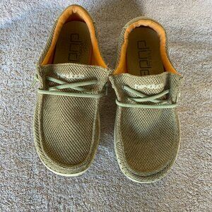 Hey Dude Wally Youth Sox Sahara Slip-On Shoes Size US Y2–L3 / EU 34 Tan